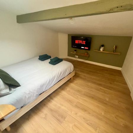 Ferienwohnung Sous Les Toits Du Parvis Niort Exterior foto